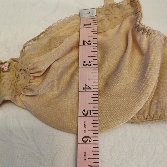 Vintage Vogue Beige Underwire Bra Size 38C - Picture 7 of 9